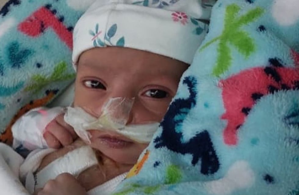 Tuvieron que abandonar su vida en Mendoza para salvar la de su hija, la historia de Lúa y la lucha de sus padres