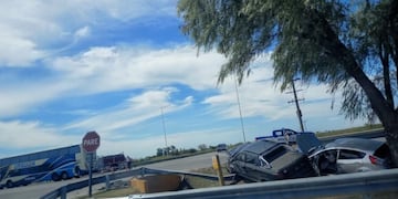 Un colectivo de larga distancia chocó en Córdoba contra un auto y fallecieron dos personas.