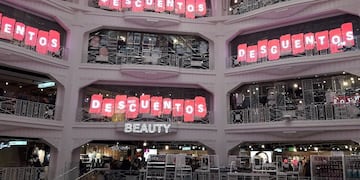 El comercio donde trabaja tiene cinco pisos en la capital de España.