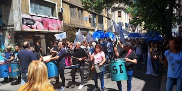 Movilización del SEP de la ciudad de Córdoba en rechazo a la oferta de la Provincia. (La Voz)