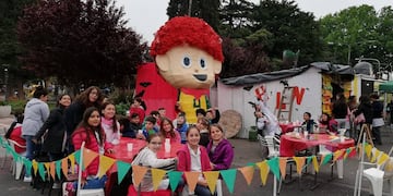Vuelven los kioscos a la Plaza de Maipú.