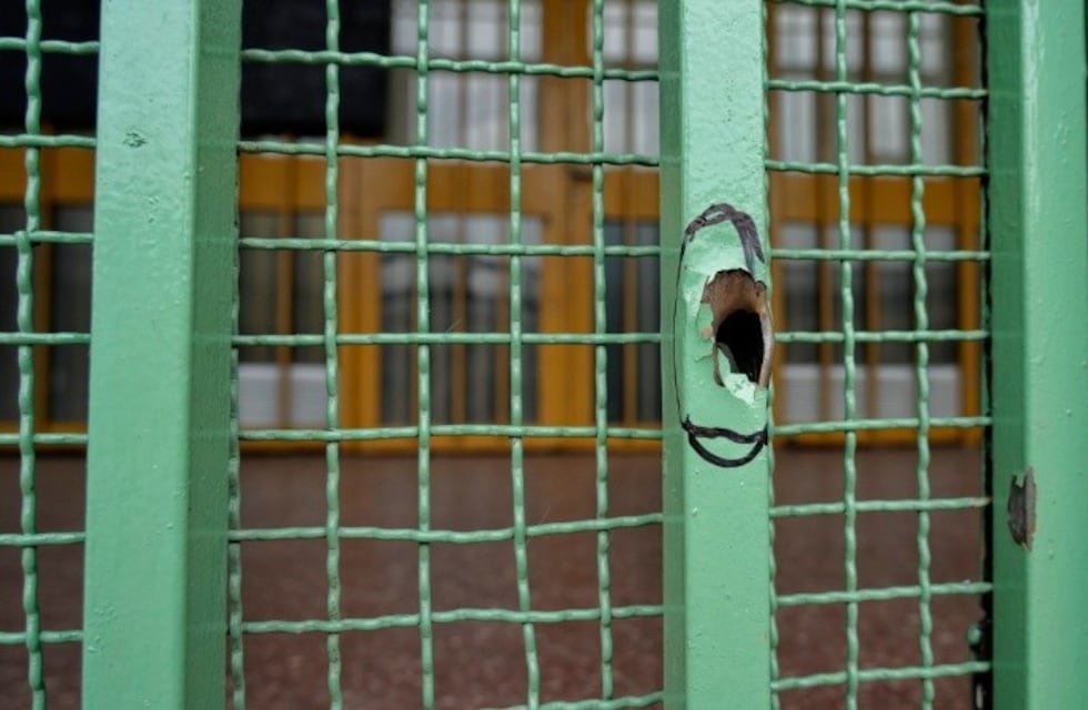 Balaceras sin fin en Rosario: atacaron una escuela primaria de zona oeste durante la madrugada