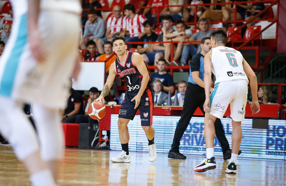 Instituto, con paso de campeón y el récord opuesto al del Atenas en crisis