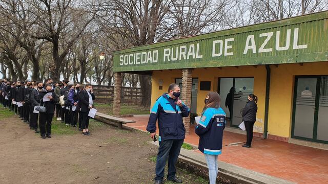 300 aspirantes se hicieron pruebas en la sede de la Sociedad Rural de Azul.