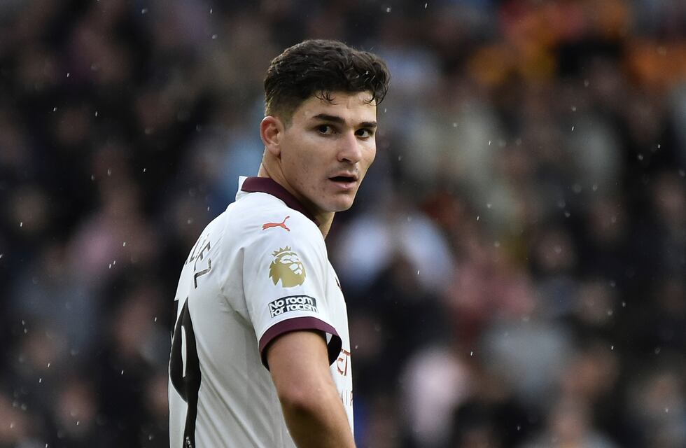 Un galán de los ‘90: la inteligencia artificial recreó a un Julián Álvarez de la época y sorprendió a todos