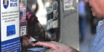 Sin plásticos. Para comprar pasajes en quioscos y comercios siempre habrá que contar con efectivo (Darío Galiano/LaVoz).