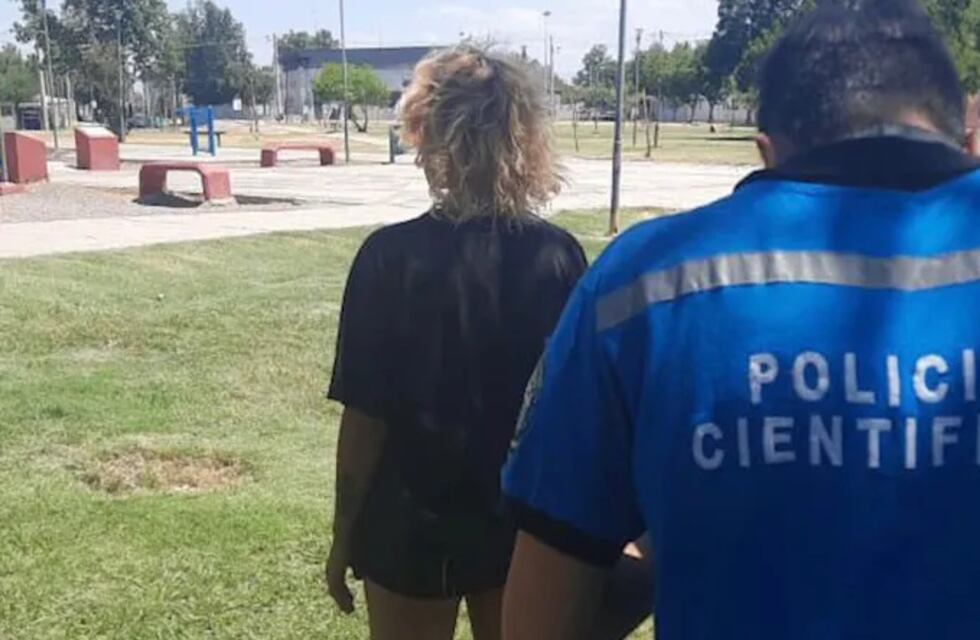 Detuvieron a la presunta autora del crimen en Trinidad: quién es la mujer que acuchilló 100 veces al jubilado