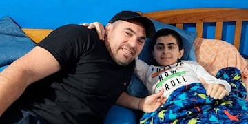 Tomás Mansilla junto a su papá, José. (El Doce)