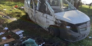 Volcó una combi con pasajeros de la localidad de Orense en la Ruta 88. Hay dos fallecidos
