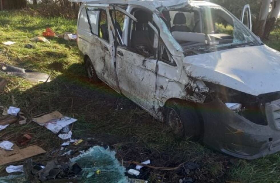 Volcó una combi con pasajeros de la localidad de Orense en la Ruta 88.