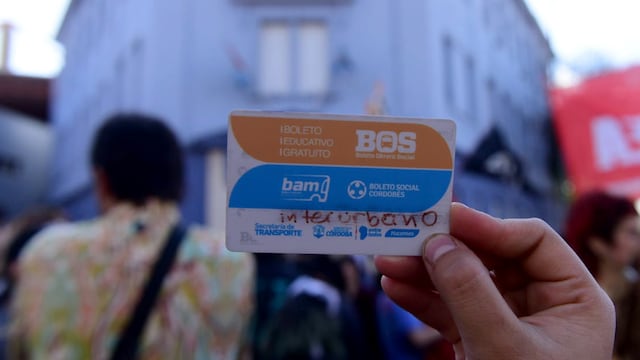 Protesta frente a la Secretaría de Transporte de la provincia de Córdoba por la suspensión del BEG desde el próximo lunes. (José Gabriel Hernández / La Voz)