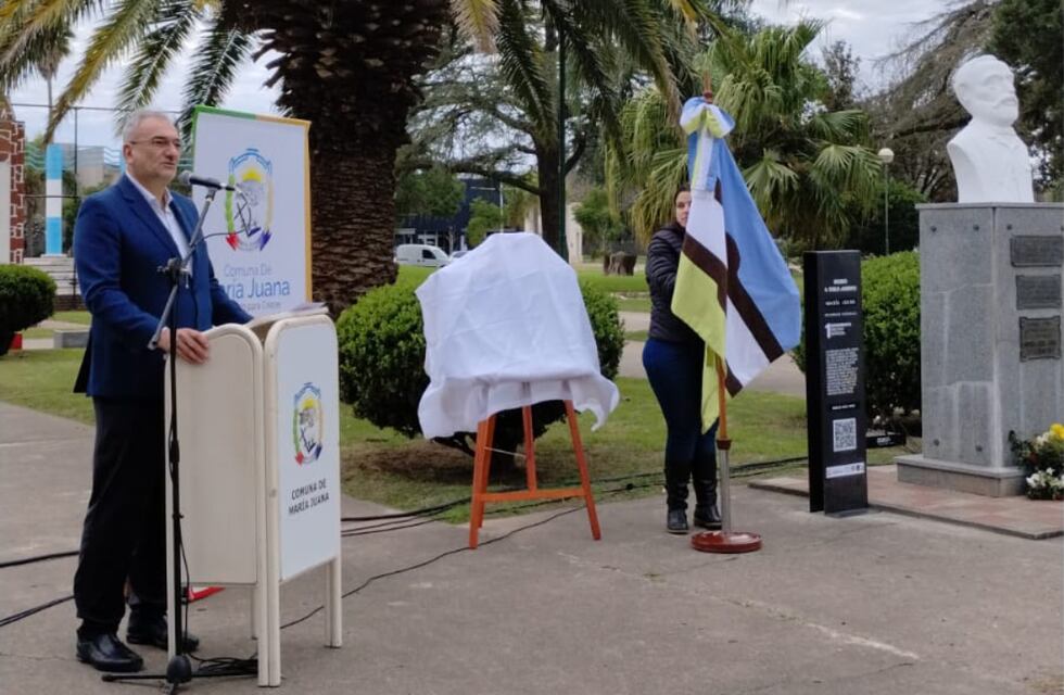 María Juana cumplió 140 años y presentó su bandera comunal