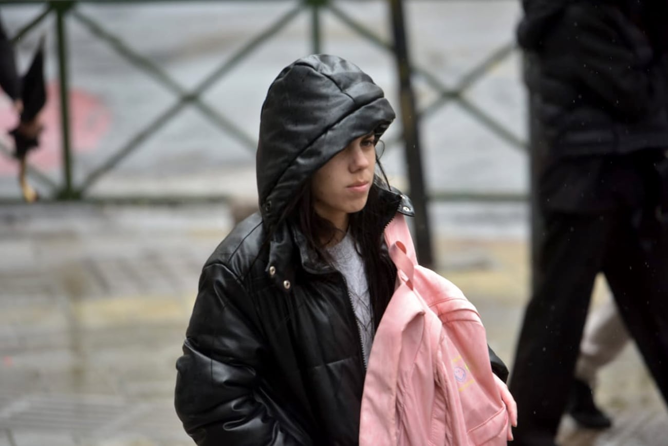 Jornada de frío en la ciudad de Córdoba. (José Gabriel Hernández / La Voz)