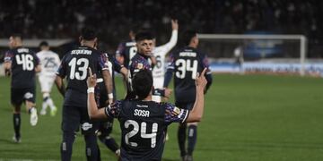 Talleres se enfrentó a Gimnasia en La Plata y se impuso 3-0. Bustos marcó un gol y salió lesionado. Sosa hizo dos goles para los de Gandolfi. (Federico López Claro / La Voz)