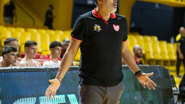 Lucas VIctoriano, el DT de Instituto, y su apoyo a Bahía Blanca, la "capital del básquetbol" (Prensa Fiba Americas).