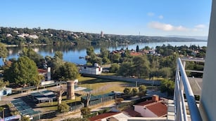 Carlos Paz paisaje soleado.