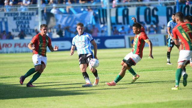 Racing le ganó a Sportivo Las Parejas y enfrentará a Central Norte por el pase a semifinales (Javier Ferreyra / La Voz).