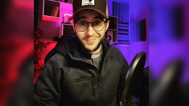 El cura influencer que es furor por compartir videos promoviendo la palabra de Dios.