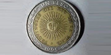 Por un error tipográfico, las monedas de $1 se ofrecen a valores de hasta $50.000. Foto Los Andes.