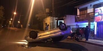 Ebrio, despistó y volcó en Posadas.