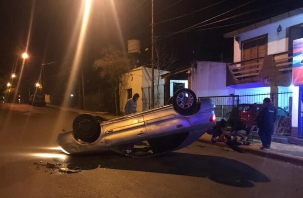 Ebrio, despistó y volcó en Posadas