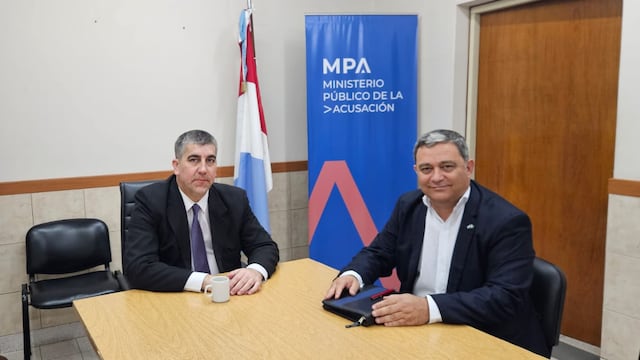 El titular de la Fiscalía Regional 5, Carlos María Vottero, mantuvo  una reunión con el Presidente Comunal de Arrufó (departamento San Cristóbal), Cristian Piumatti.