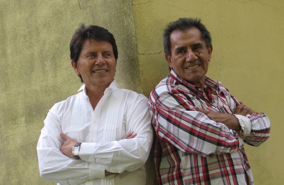 Cuti y Roberto Carabajal llegan a la Peña de Copleros en Arroyito