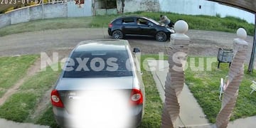 El momento quedó registrado en las cámaras de seguridad. (Nexos del Sur)