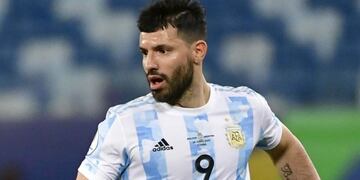 El Kun cumplió cien partidos con la celeste y blanca, durante el encuentro frente a Bolivia, último partido de la fase de grupo de la Copa América de Brasil.