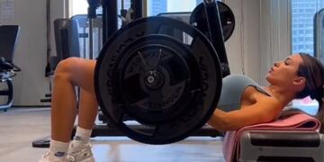 Gandolfo embarazada, ejercitándose con carga.