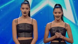 Las hermanas de 16 años terminaron su debut televisivo entre lágrimas.