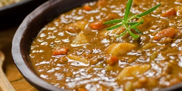 Dónde comer los mejores platos patrios este 9 de Julio en Buenos Aires: locro, guiso, empanadas y más