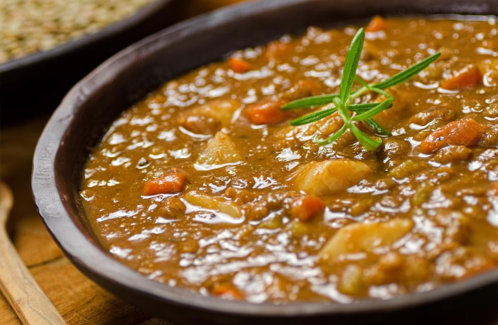 Cómo hacer un exquisito guiso de lentejas fácil, rápido y barato: la receta ideal para el frío