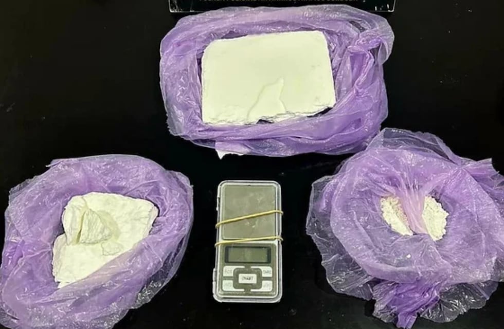 Insólito: detuvieron a un taxista por realizar delivery de cocaína en Córdoba