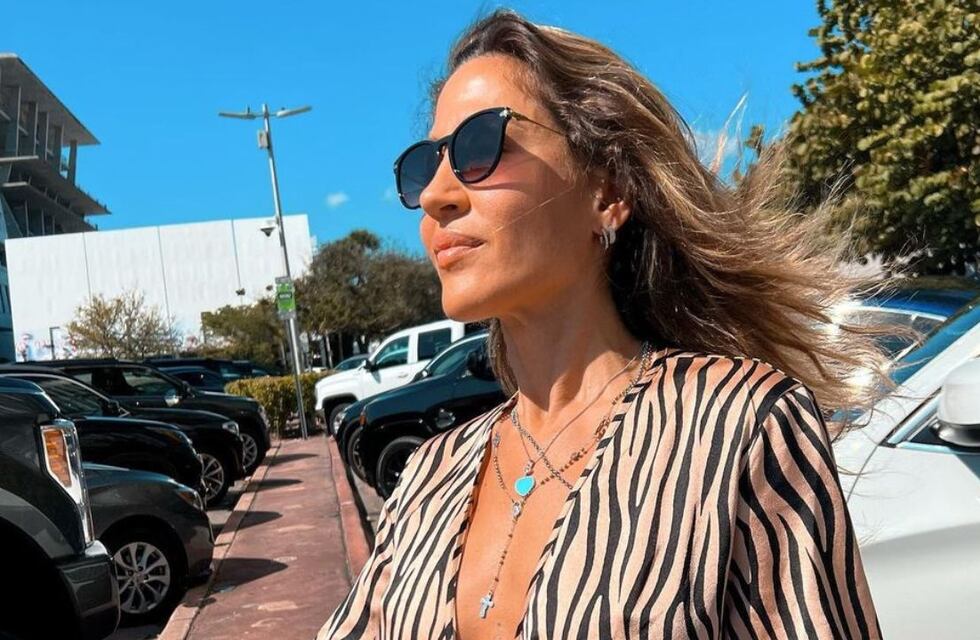 Desde la playa y con el mate: el día en que Jimena Barón posó en microbikini y se llevó todas las miradas