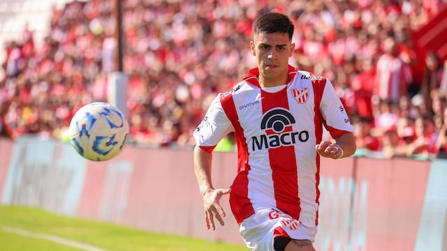 Los ojos bien abiertos, mirando la pelota. Alex Luna, un crack, por el que Instituto hará un esfuerzo económico (Prensa Instituto)