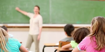 El pequeño se hizo encima y permaneció durante horas en ese estado debido a que la maestra no lo dejaba ir al baño.