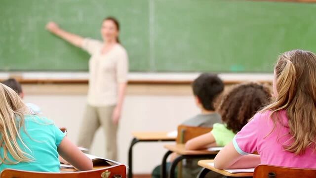 El pequeño se hizo encima y permaneció durante horas en ese estado debido a que la maestra no lo dejaba ir al baño.