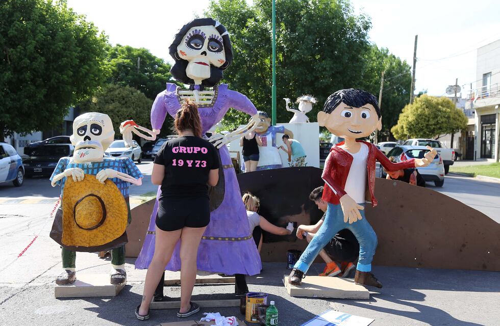 La Plata: Maradona y el coronavirus entre los muñecos que se quemarán para despedir el 2020