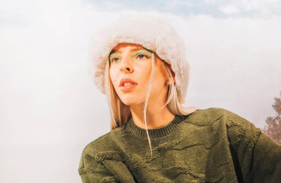 Young Miko se transformó en un ícono fashionista: pilusos de crochet y moda oversize