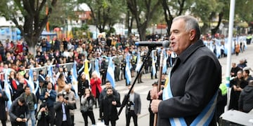 El Gobernador encabezó el desfile cívico militar.