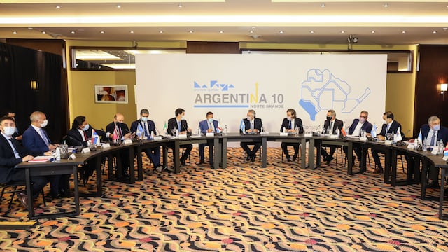 El presidente Alberto Fernández junto a los gobernadores