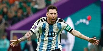 Lionel Messi de Argentina celebra  el gol que combirtió al seleccionado de méxico