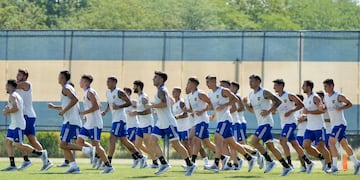 Se confirmaron más de 100 casos positivos en el regreso de los futbolistas a la pretemporada.