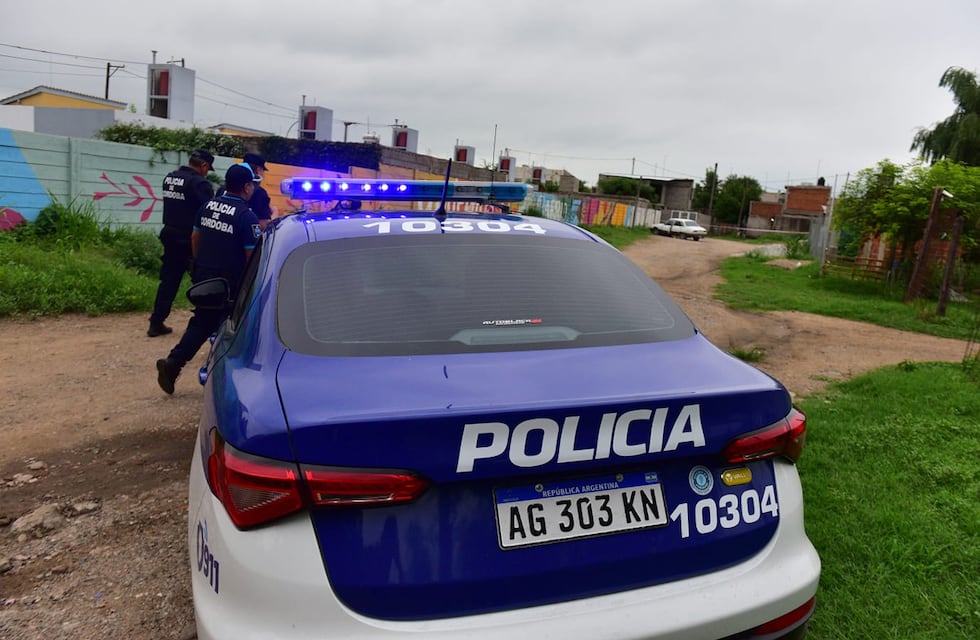 Inseguridad sin límites en Córdoba: le arrojaron un explosivo de guerra a su casa
