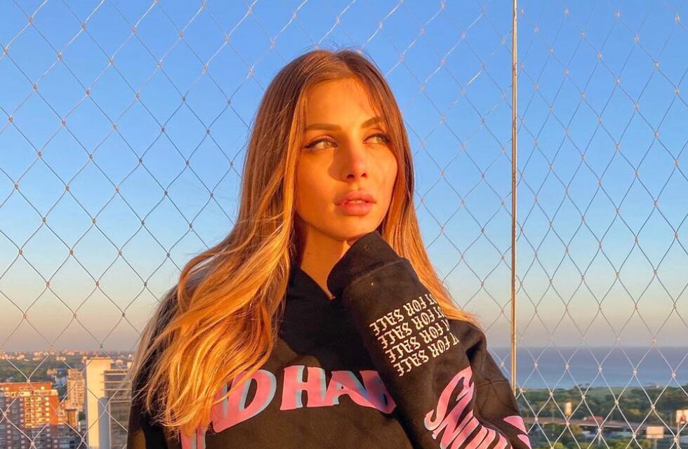 Mini con tablas y corpiño: el conjunto con el que Romina Malaspina causó furor