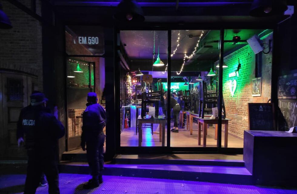Clausuraron un bar por hacer una fiesta y Karaoke fuera de horario