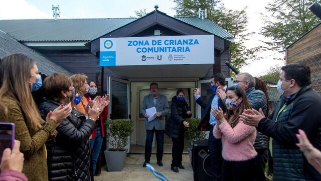 Junto a la Secretaría de Niñez, Adolescencia y Familia de la Nación, se firmó un convenio para establecer, dentro del centro comunitario del barrio Los Morros, un espacio de Zona de Crianza Comunitaria.