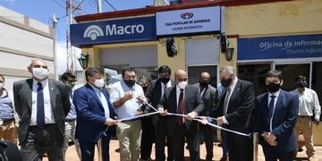 Manzur y Jaldo inauguraron cajeros automáticos San Pedro de Colalao y Benjamín Paz