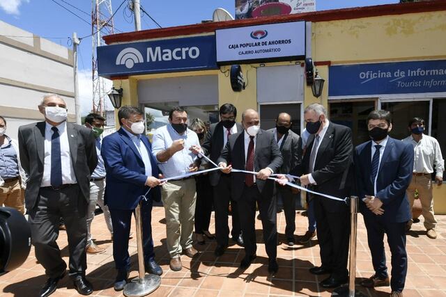 Manzur y Jaldo inauguraron cajeros automáticos San Pedro de Colalao y Benjamín Paz